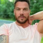 Sinan Akçıl sahneye çevik kuvvet ordusuyla çıktı! Konserden değil güvenlik konuşuldu