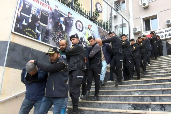 İcra yoluyla dolandırıcılık yapan şebekeye operasy... İcra yoluyla dolandırıcılık yapan şebekeye operasy...