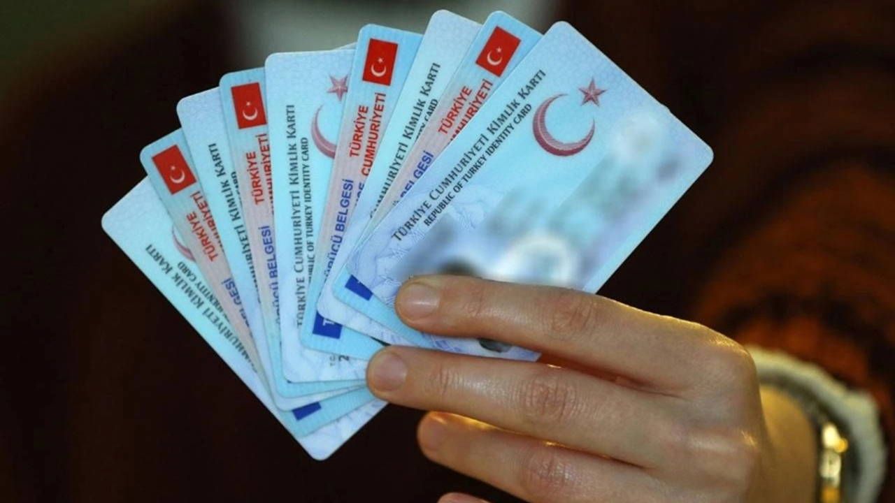 Eski tip ehliyette son tarih belli oldu: Yenilemeyen trafiğe çıkamayacak!