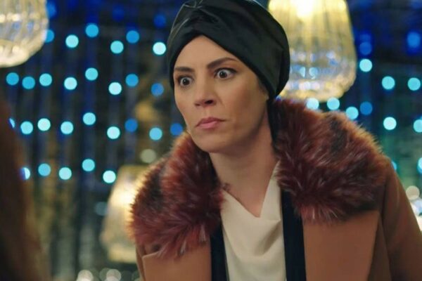 Ünlü oyuncunun hesabı boşaltıldı: Dolandırıcı sevg... Ünlü oyuncunun hesabı boşaltıldı: Dolandırıcı sevg...