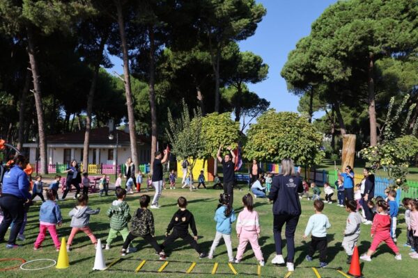 Minik öğrenciler Aydın Büyükşehir Belediyesi ile s... Minik öğrenciler Aydın Büyükşehir Belediyesi ile s...