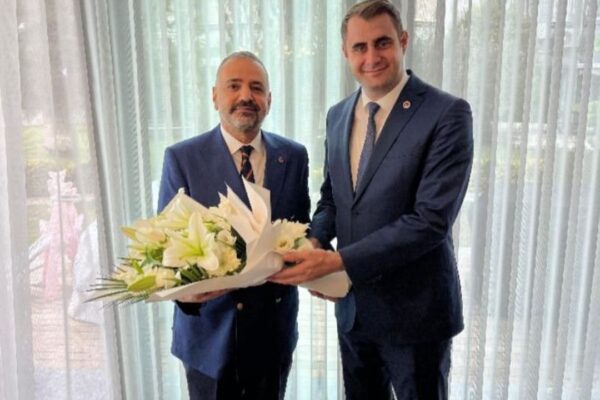 Ev hapsinde devir-teslim töreni Ev hapsinde devir-teslim töreni