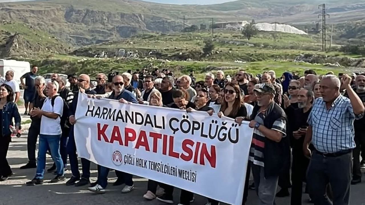 Çiğli’de mahalleli yol kesiti: Çöp gerginliği!