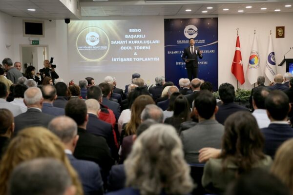 EBSO’dan başarılı sanayi kuruluşlarına ödül EBSO’dan başarılı sanayi kuruluşlarına ödül