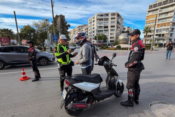 İzmir polisinden eş zamanlı “dar alan”...