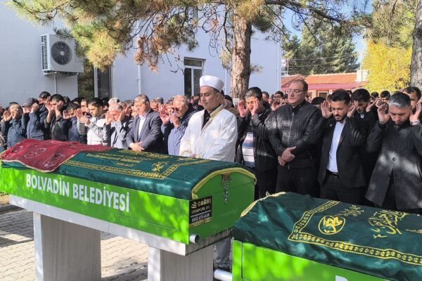 Gıda zehirlenmesi faciasında ölen anne ile çocukla... Gıda zehirlenmesi faciasında ölen anne ile çocukla...