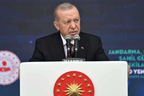 Erdoğan: Hiçbir alçağa kaptıracak tek bir gencimiz... Erdoğan: Hiçbir alçağa kaptıracak tek bir gencimiz...