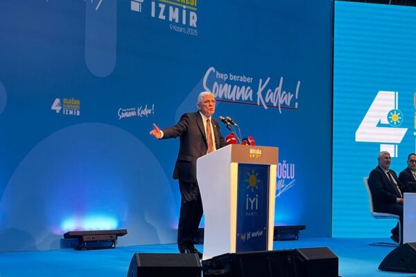 Dervişoğlu İzmir teşkilatına seslendi: Aranıza şey... Dervişoğlu İzmir teşkilatına seslendi: Aranıza şey...