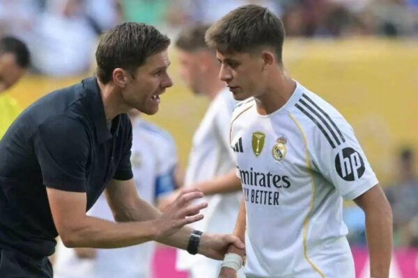 Xabi Alonso’dan Arda Güler’le özel top... Xabi Alonso’dan Arda Güler’le özel top...
