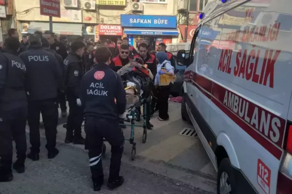 Trabzon’da bıçaklı kavga: 1’i ağır 8 y... Trabzon’da bıçaklı kavga: 1’i ağır 8 y...