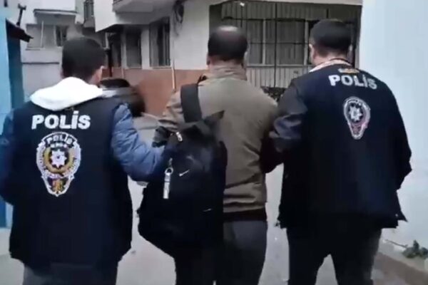 Firari 4 siber dolandırıcı enselendi! Firari 4 siber dolandırıcı enselendi!