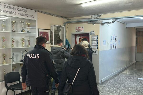 20 öğrenci ‘kandil hayrından’ zehirlen... 20 öğrenci ‘kandil hayrından’ zehirlen...