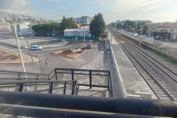 Çiğlili muhtar açıkladı: İZBAN durağı kaderine ter...