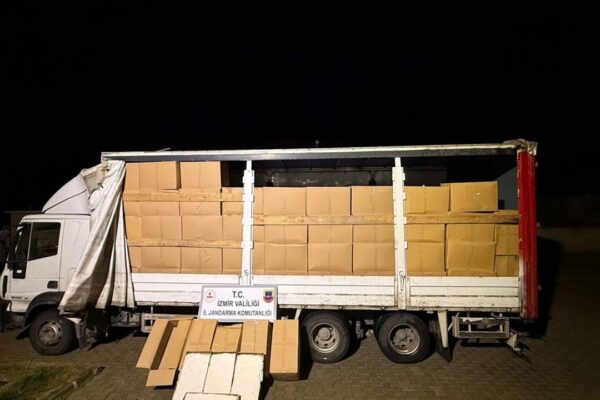 İzmir’de kaçak sigara operasyonu İzmir’de kaçak sigara operasyonu