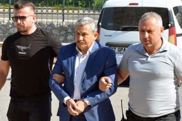 Eski meclis üyesini öldüren eski başkan yardımcısı... Eski meclis üyesini öldüren eski başkan yardımcısı...