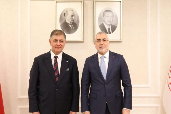 Başkan Tugay’dan Bakan Işıkhan’a ziyar... Başkan Tugay’dan Bakan Işıkhan’a ziyar...