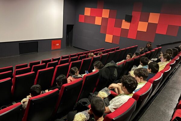 Seferihisarlı çocuklar sinema ile tanıştı! Seferihisarlı çocuklar sinema ile tanıştı!