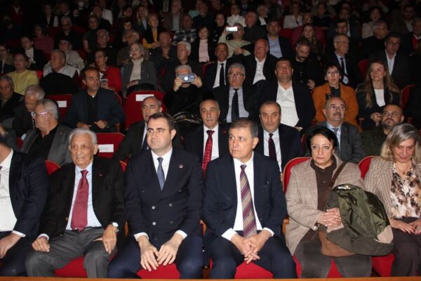 İzmir’de ‘Uğur Mumcu’ anması: Cumhuriy... İzmir’de ‘Uğur Mumcu’ anması: Cumhuriy...