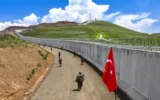İran’a saldırısı sonrası ‘sınırdan kaç... İran’a saldırısı sonrası ‘sınırdan kaç...