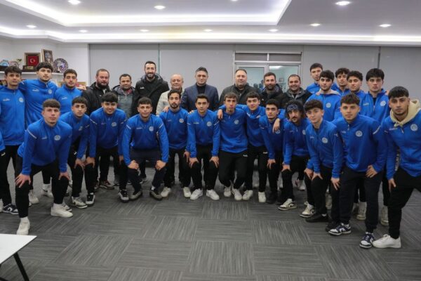 Aliağa Helvacı Spor U-18 takımı İzmir şampiyonu ol... Aliağa Helvacı Spor U-18 takımı İzmir şampiyonu ol...