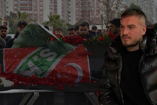 Kazada ölen taraftar, Karşıyaka bayrağı ile uğurla... Kazada ölen taraftar, Karşıyaka bayrağı ile uğurla...