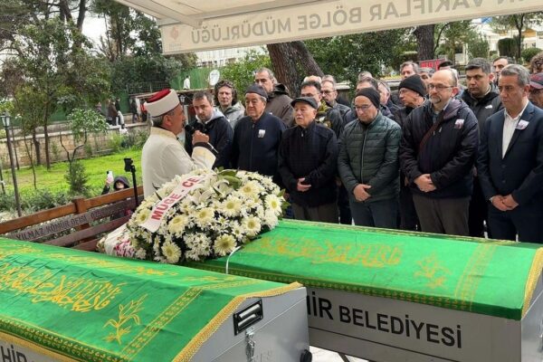 Evlerinde öldürülmüş halde bulunan çift, toprağa v... Evlerinde öldürülmüş halde bulunan çift, toprağa v...