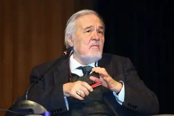 İlber Ortaylı’dan korkutan haber: Ani kanama... İlber Ortaylı’dan korkutan haber: Ani kanama...