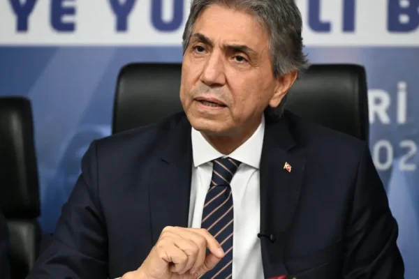 AK Partili Demir, İzmir Büyükşehir’e yüklend...