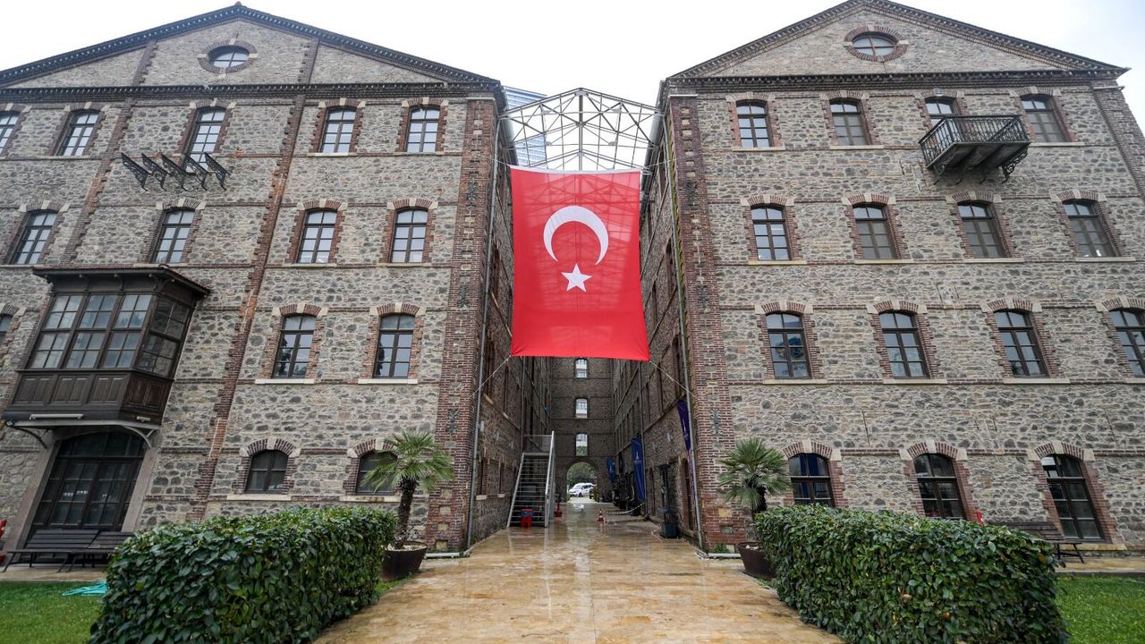 Mahkeme kararına Türk bayraklı tepki!