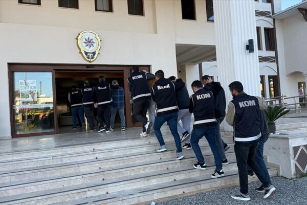 İzmir’de dolandırıcılık operasyonu! İzmir’de dolandırıcılık operasyonu!