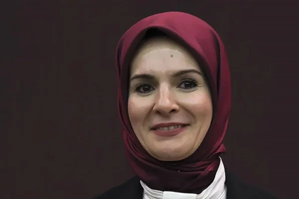 Bakandan doğum izni ve sosyal medya açıklaması Bakandan doğum izni ve sosyal medya açıklaması