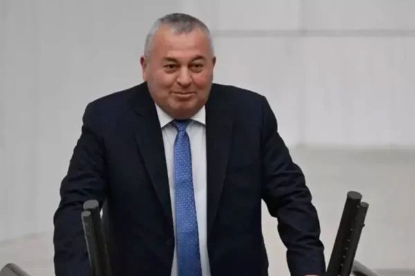 CHP’li Cemal Enginyurt trafik kazası geçirdi... CHP’li Cemal Enginyurt trafik kazası geçirdi...