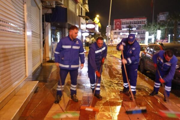 Aydın’ın dört bir yanında temizlik çalışmaları sür... Aydın’ın dört bir yanında temizlik çalışmaları sür...