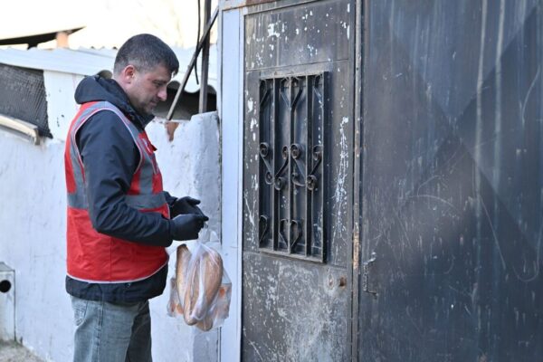 Manisa Büyükşehir’den dayanışma sofraları: 10 bin ... Manisa Büyükşehir’den dayanışma sofraları: 10 bin ...