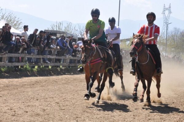 Ödemiş’te rahvan at yarışları düzenlendi