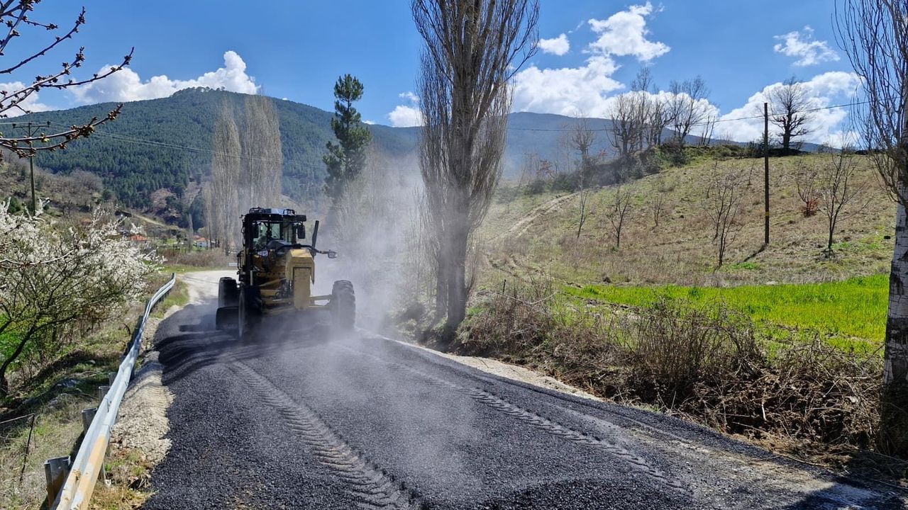 Aydın’ın tüm ilçelerinde yol yapım ve yenileme çalışmaları sürüyor