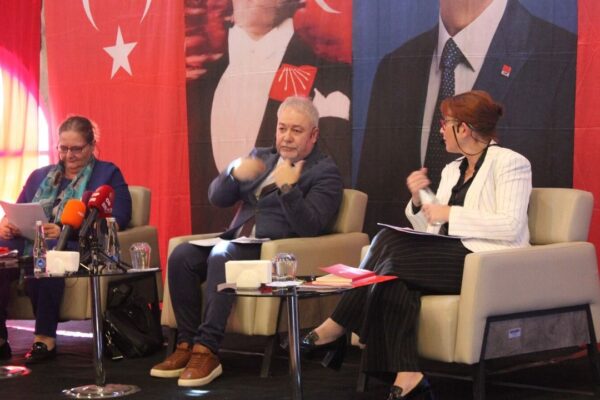 CHP’den yerel ekonomi paneli: İktidar esnafı kenar... CHP’den yerel ekonomi paneli: İktidar esnafı kenar...