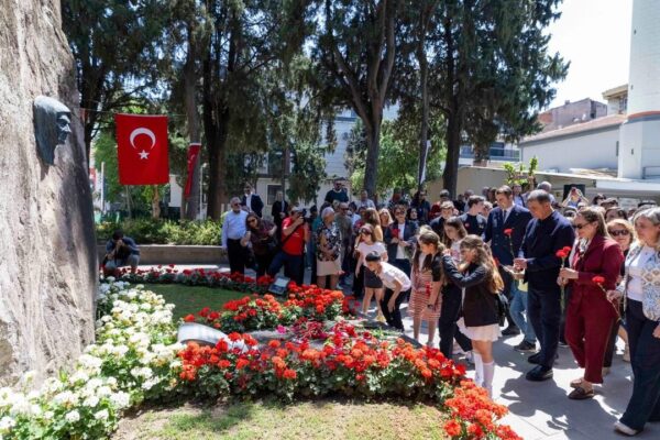 Tugay’dan Anneler Günü’nde Zübeyde Hanım’a anlamlı... Tugay’dan Anneler Günü’nde Zübeyde Hanım’a anlamlı...