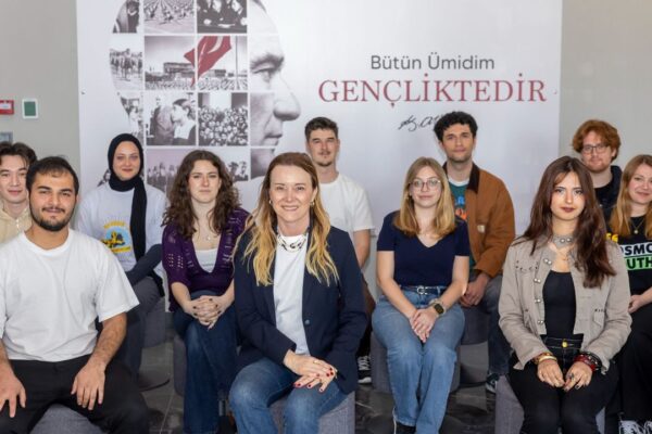 Gençlik 19 Mayıs’ı Ferdi Zeyrek Gençlik Merkezi’nd... Gençlik 19 Mayıs’ı Ferdi Zeyrek Gençlik Merkezi’nd...