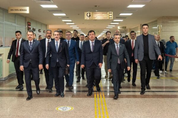 Adalet Bakan yardımcılarından İzmir Adliyesi’... Adalet Bakan yardımcılarından İzmir Adliyesi’...