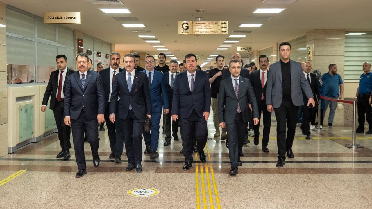 Adalet Bakan yardımcılarından İzmir Adliyesi’ne ziyaret