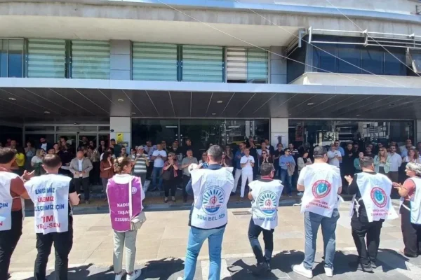 Karşıyaka’da SDS uzlaşısı… İmzalar atıldı! Karşıyaka’da SDS uzlaşısı… İmzalar atıldı!