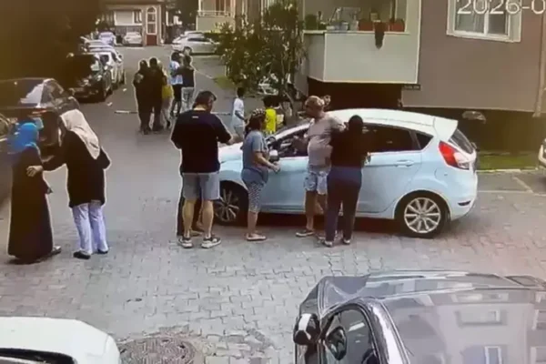 ‘Yavaş git’ kavgası: Aileler de dahil oldu!