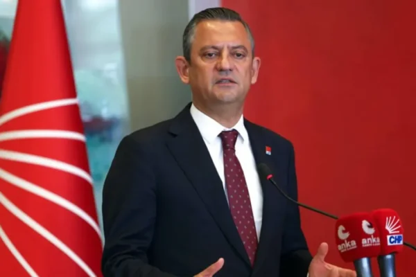 Özel’den yeni çağrı: Cemil Tugay partiye dön... Özel’den yeni çağrı: Cemil Tugay partiye dön...