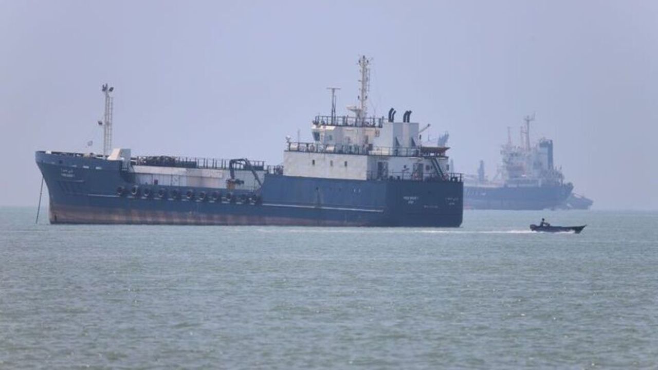 Hürmüz’den izinsiz geçen 3 tanker durduruldu