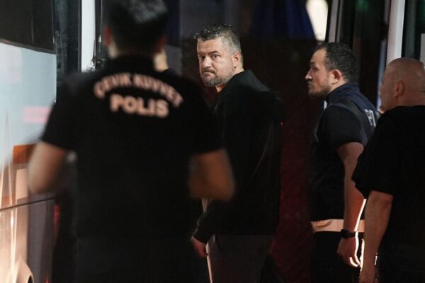 Buca operasyonunda ilk fasıl: 19 tutuklama! Buca operasyonunda ilk fasıl: 19 tutuklama!