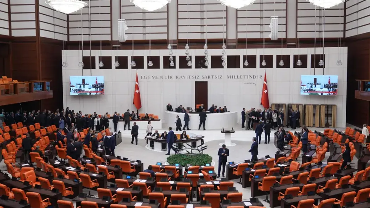Meclis’te sandalye dağılımı değişti!