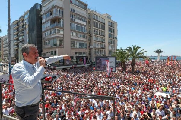 Özel’in İzmir programına rötar! Özel’in İzmir programına rötar!