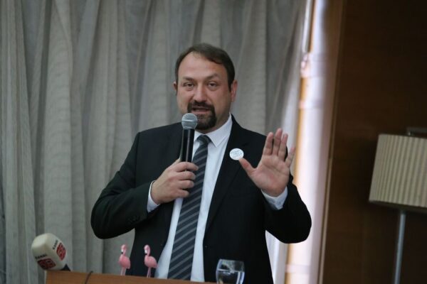 Ve Başkan Gümrükçü fiilen göreve başladı… İlk tema... Ve Başkan Gümrükçü fiilen göreve başladı… İlk tema...