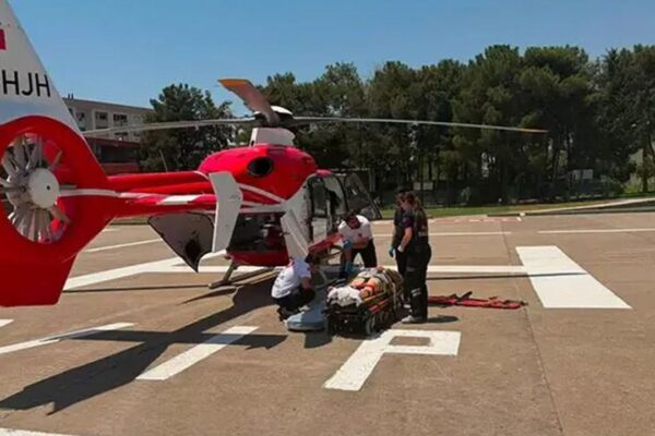 TIR’ın çarptığı yaya, ambulans helikopterle ... TIR’ın çarptığı yaya, ambulans helikopterle ...